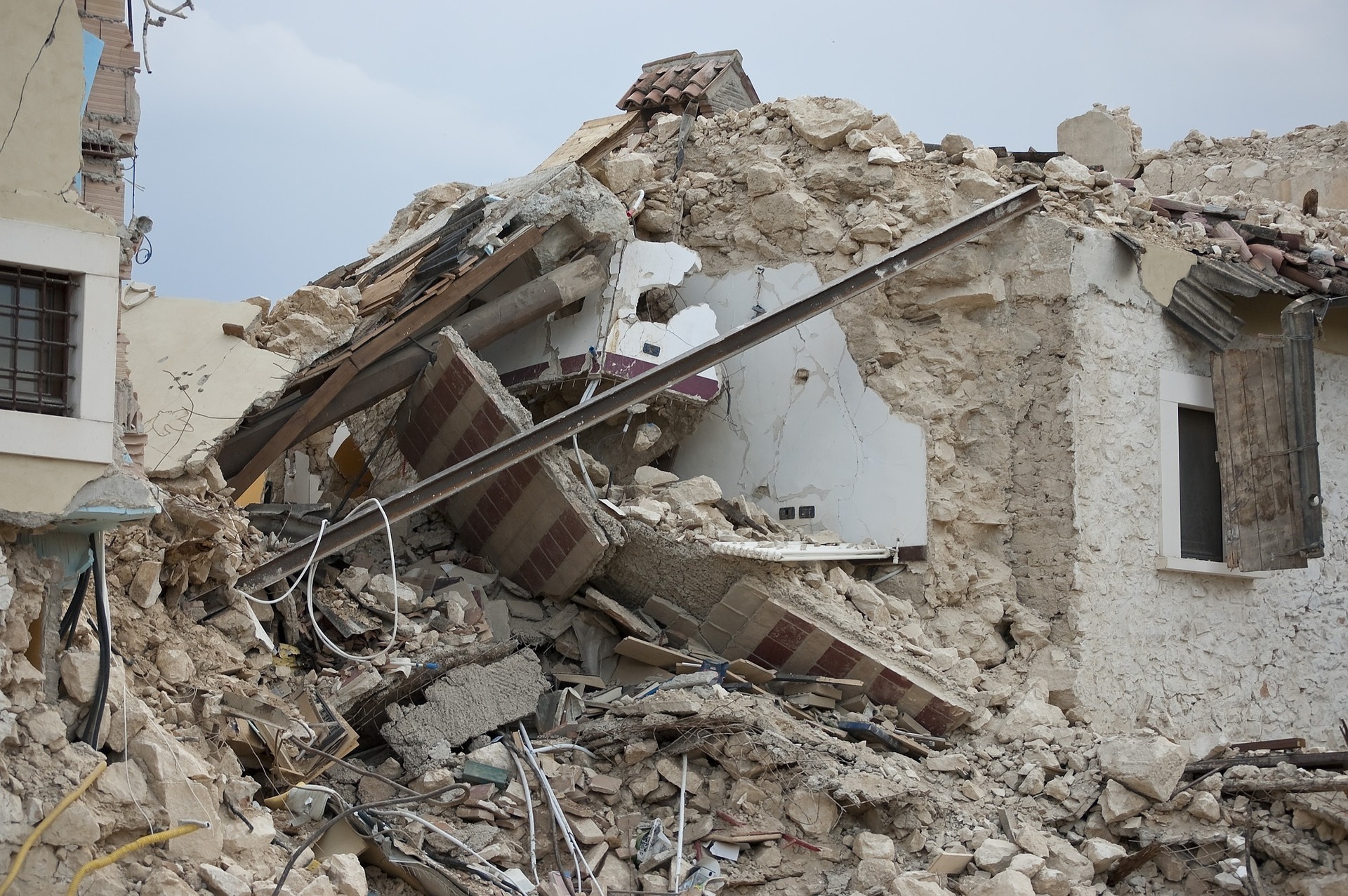 terremoto e test laboratorio correlazione